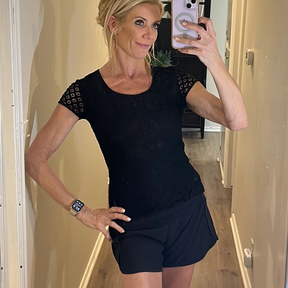 Ann Taylor Petite Black Lace Crochet short sleeve top fully lined w back zip - Picture 3 of 14